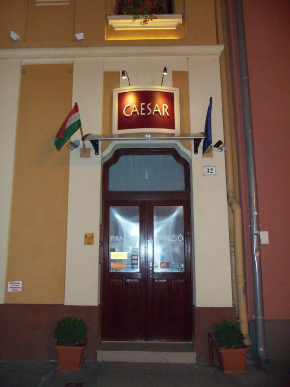 Caesar Panzio Hotel Papa Luaran gambar